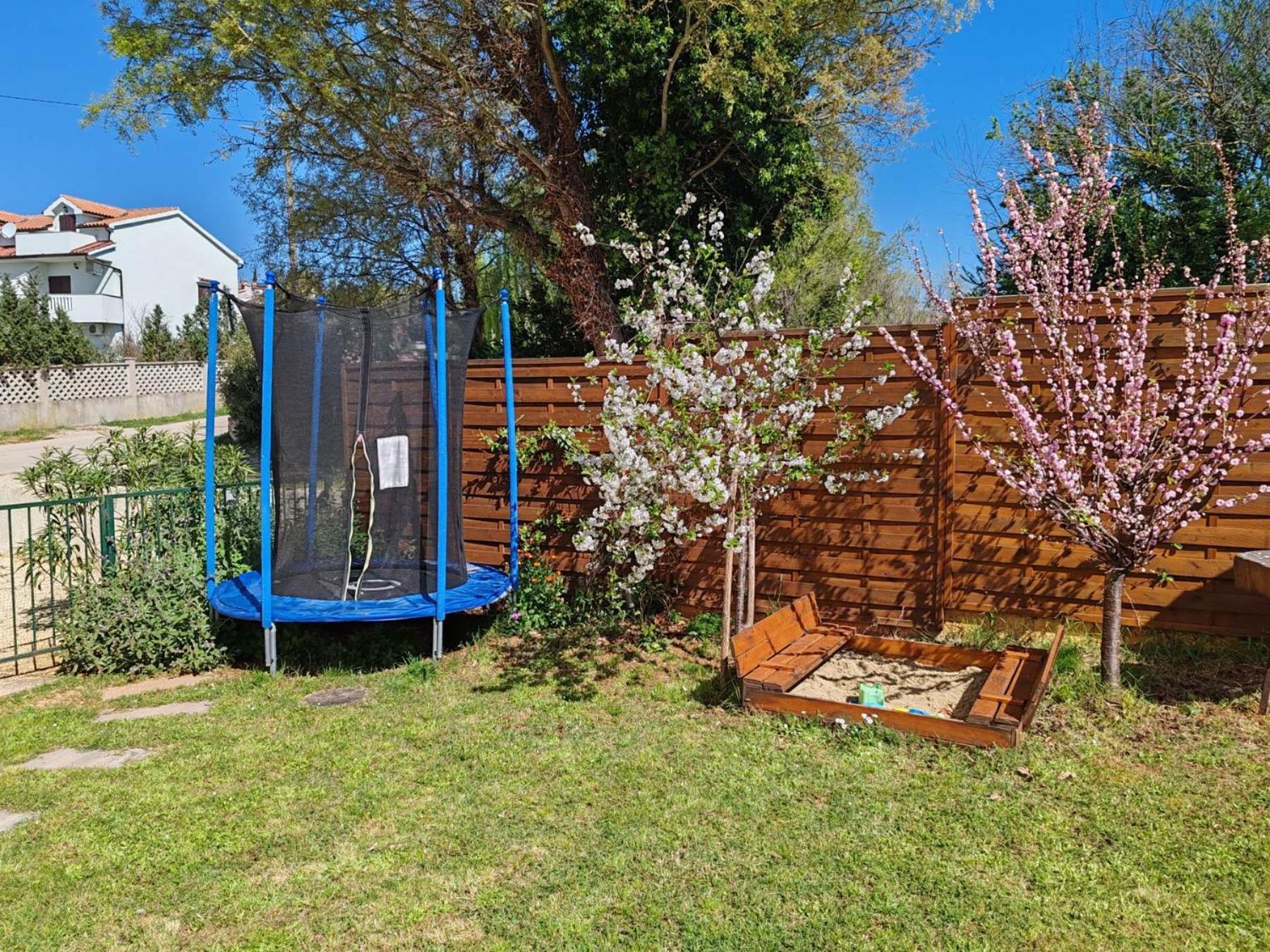 Apartman Teo Медулин Екстериор снимка